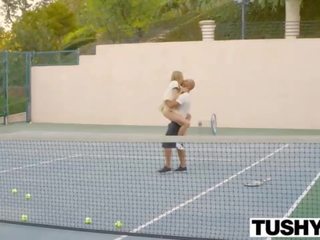 חרמן חם זיון עם ה טניס trainer